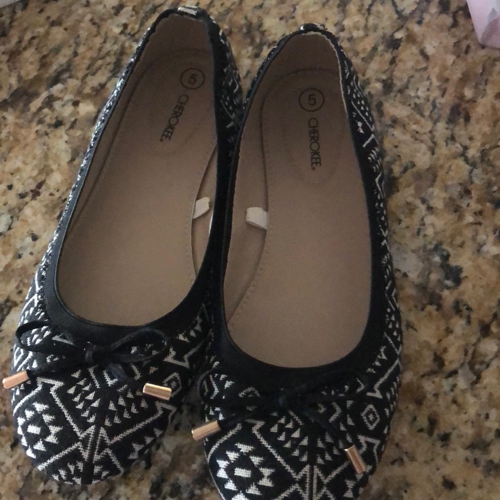 Blacks and white flats